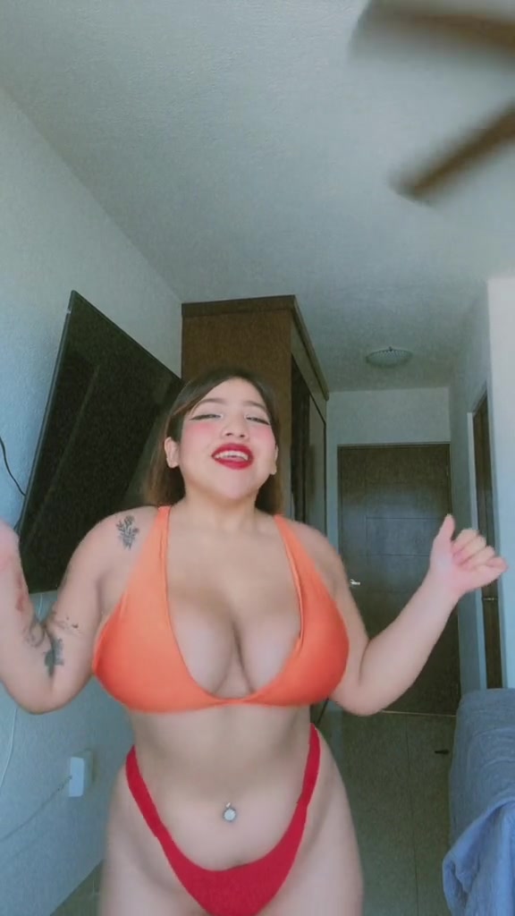 Dulce Viri show bigtits